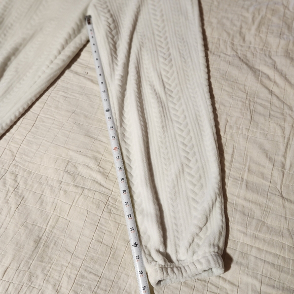 Women's Sz L Joyspun Hooded White Plush Pajama Set "Hot Cocoa & Fuzzy Socks" - Picture 12 of 12